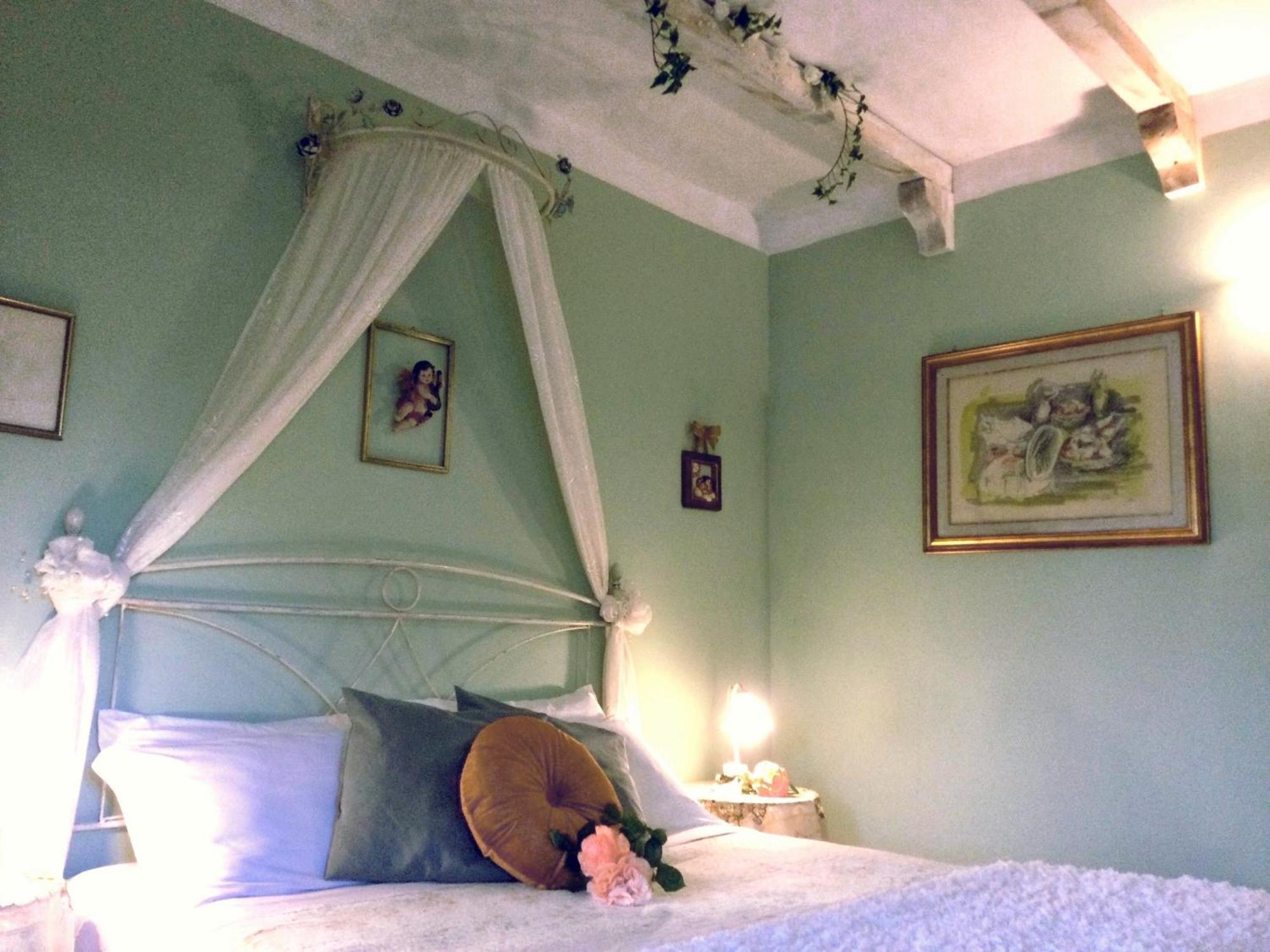 Mirella Charming Bed & Breakfast อัลเบโรเบลโล ห้อง รูปภาพ